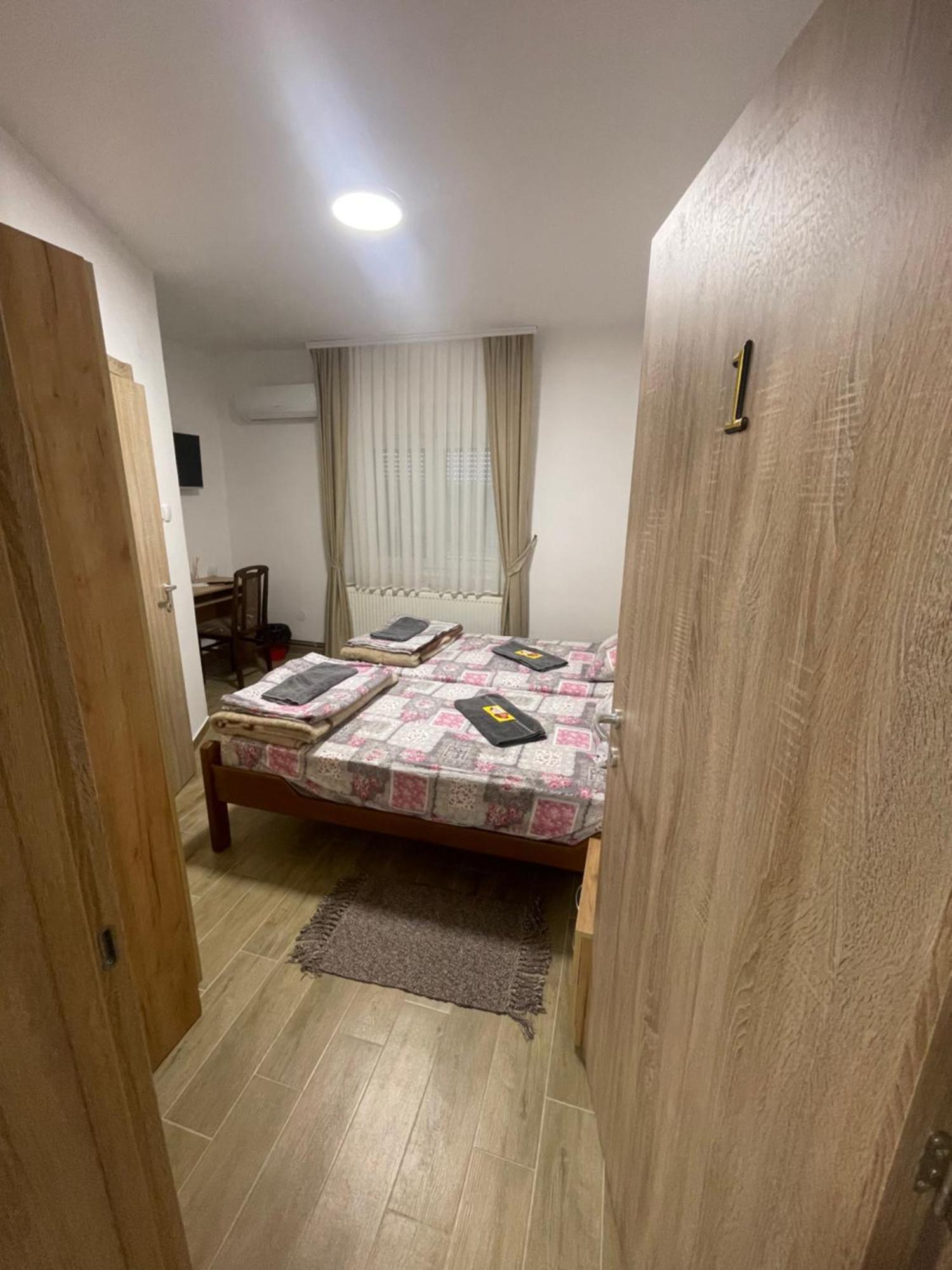 Zuta Osa Hotel Bela Crkva  Luaran gambar